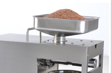 Espulsore di rivestimento di acciaio inossidabile Mini Oil Press Home Oil per la fabbricazione dell'olio da tavola